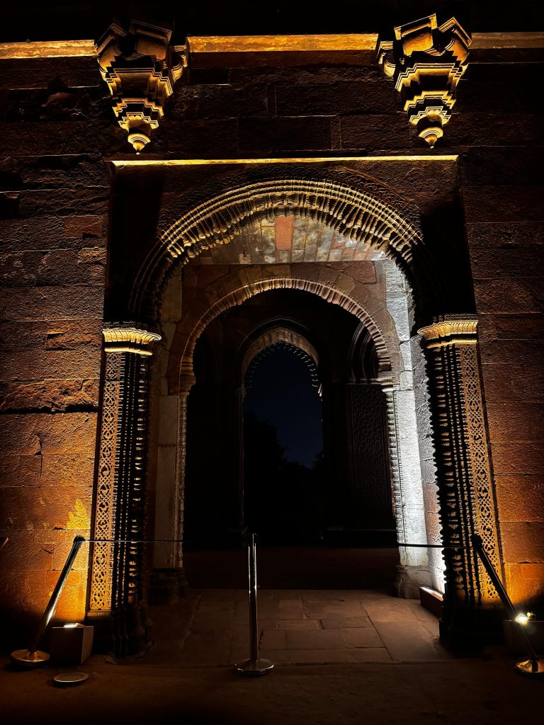 corridor at Qutub minar